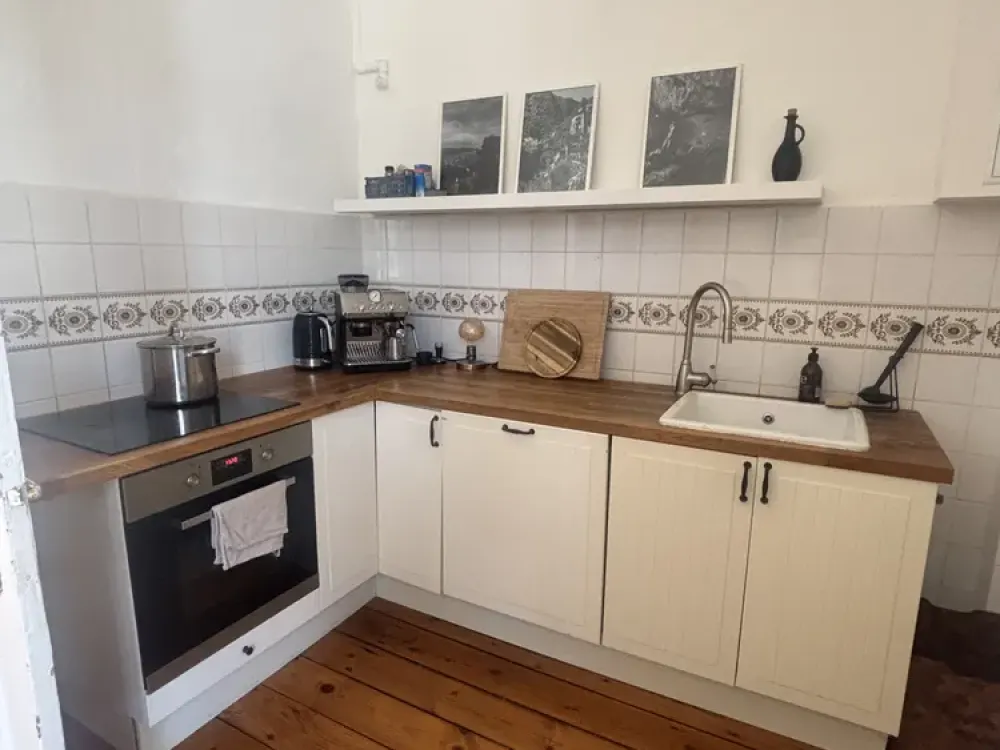 Altbau-Liebe! Großzügige 2 Zimmer Wohnung in begehrter Lage
