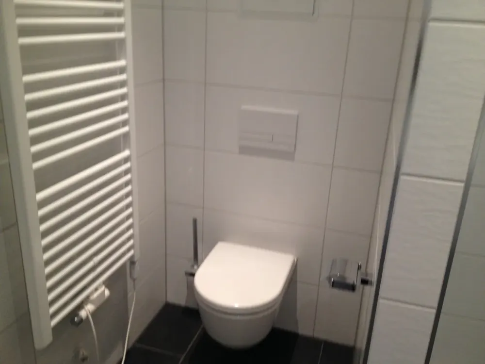 Sunny 3-Room Apartment in Striesen with Fitted Kitchen, Bathtub and Balcony Awaits You!