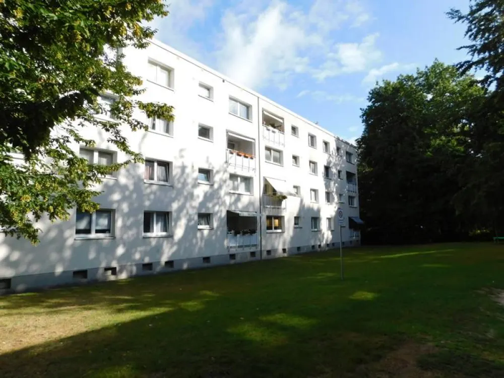 Einzugsbereit neu für Sie renoviert inkl. Balkon! Ideal als kleine Familie!