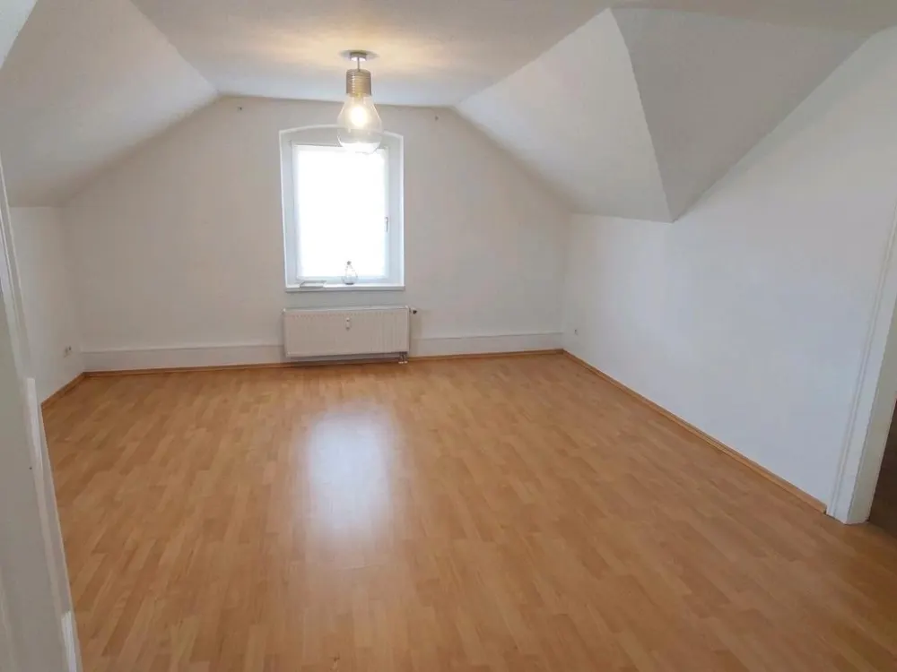 !!Attraktive 4 Zimmer Wohnung 95 qm Direkt Zugang zum Dachboden!!