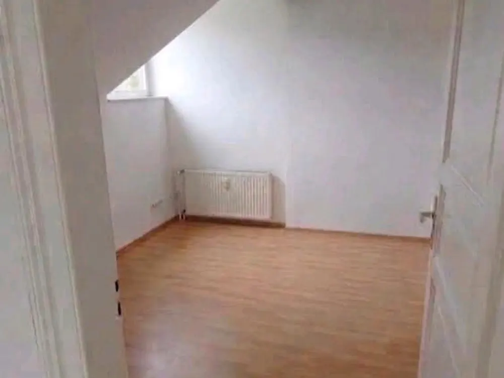 !!Attraktive 4 Zimmer Wohnung 95 qm Direkt Zugang zum Dachboden!!
