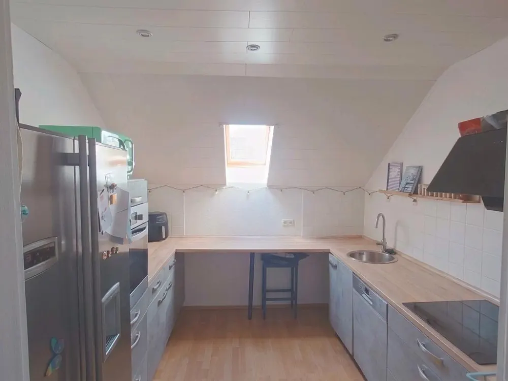 !!Attraktive 4 Zimmer Wohnung 95 qm Direkt Zugang zum Dachboden!!