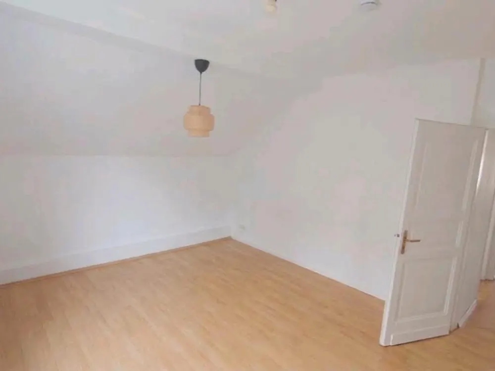 !!Attraktive 4 Zimmer Wohnung 95 qm Direkt Zugang zum Dachboden!!
