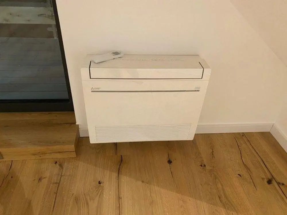 Moderne Dachgeschosswohnung mit 100 m² Wohnfläche, Balkon und Kam