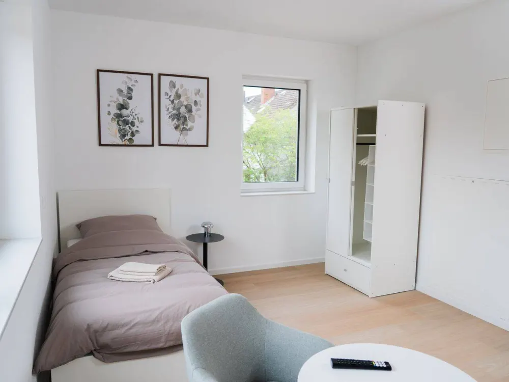Ein Preis, alles drin. Möbliert wohnen, Studio in der ersten Etage