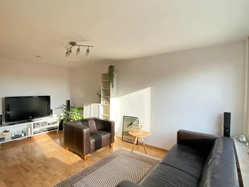 Helle, sehr gepflegte 3-Zimmer-Wohnung mit Balkon und EBK in LB