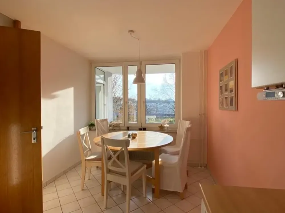 Helle, sehr gepflegte 3-Zimmer-Wohnung mit Balkon und EBK in LB