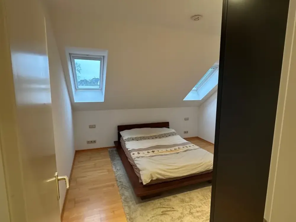 Moderne 2-Zimmer-Dachgeschosswohnung KEIN JOB CENTER!