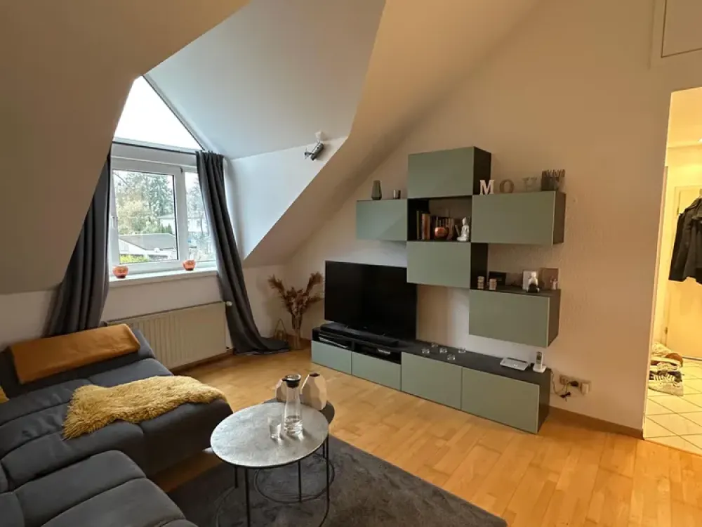 Moderne 2-Zimmer-Dachgeschosswohnung KEIN JOB CENTER!