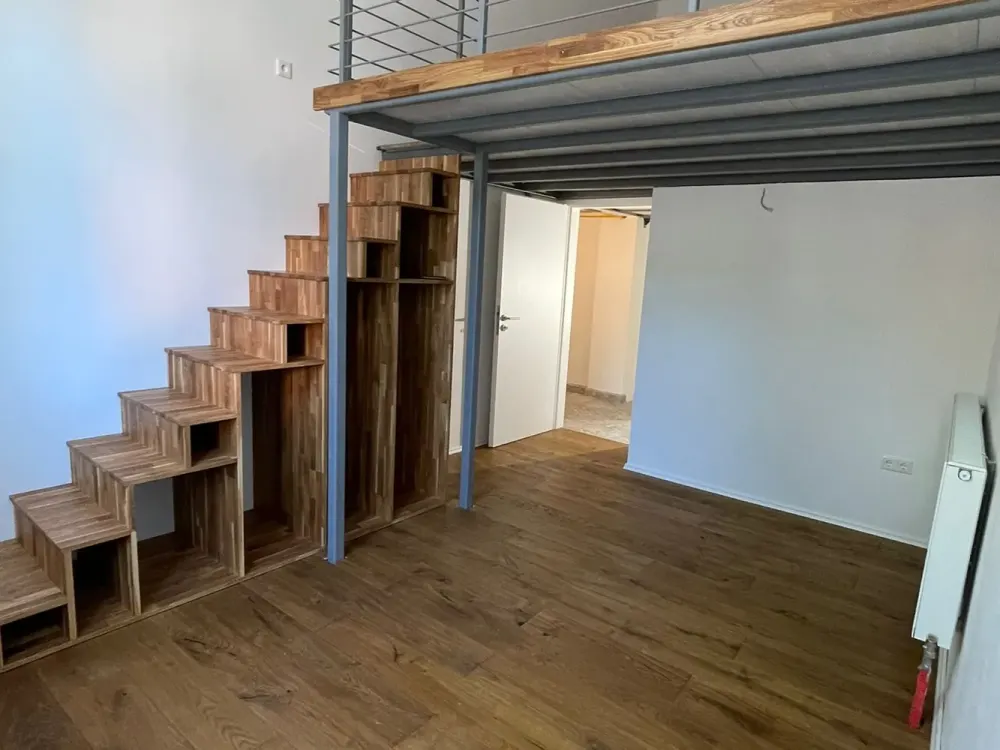 riesige Loft-Wohnung in Gründerzeithaus