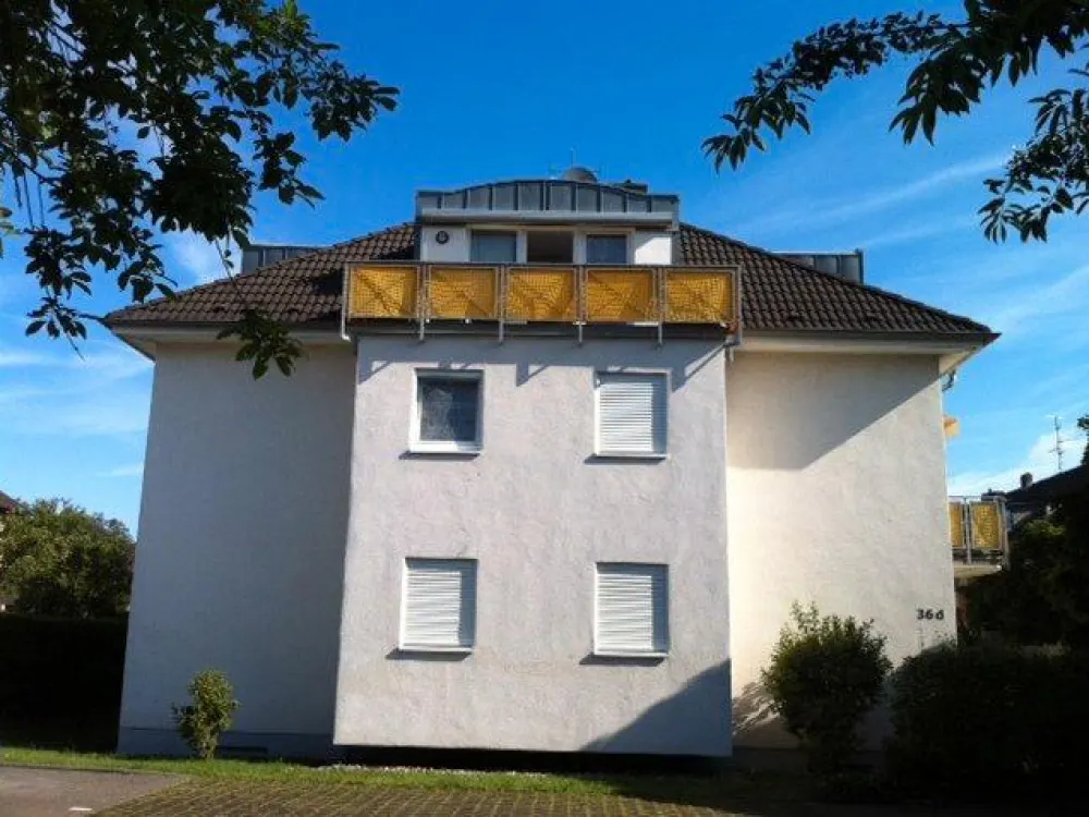 Schöne 2 Zimmer Dachgeschosswohnung mit Balkon