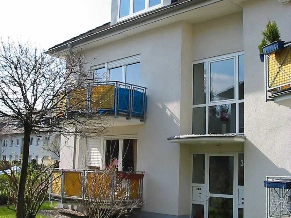 Schöne 2 Zimmer Dachgeschosswohnung mit Balkon