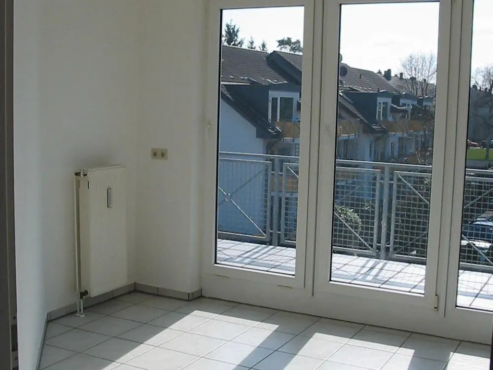 Schöne 2 Zimmer Dachgeschosswohnung mit Balkon