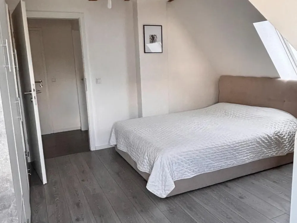 2 Zimmer DG Wohnung in Kelkheim AB SOFORT mit Einbauküche