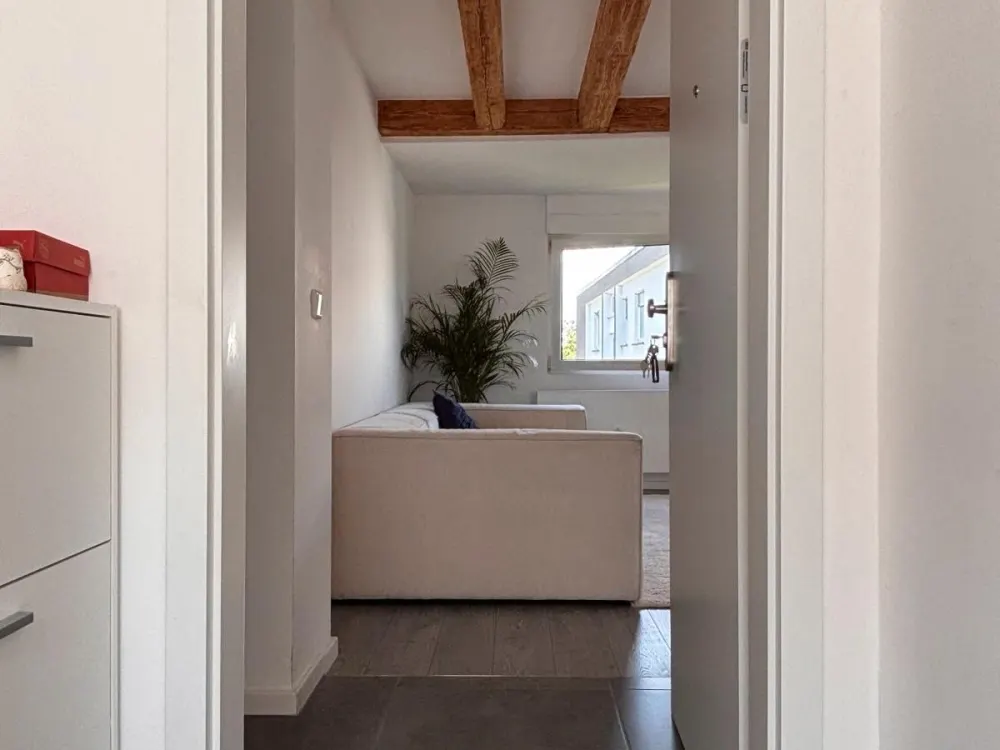 2 Zimmer DG Wohnung in Kelkheim AB SOFORT mit Einbauküche