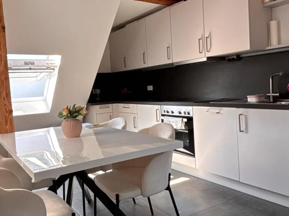 2 Zimmer DG Wohnung in Kelkheim AB SOFORT mit Einbauküche