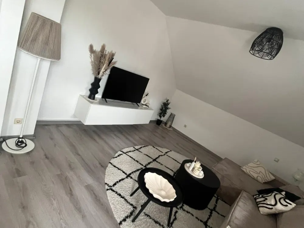 Wohnung ( Dachgeschoss) ab sofort