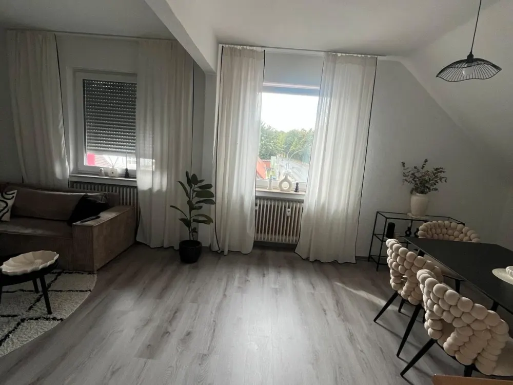Wohnung ( Dachgeschoss) ab sofort