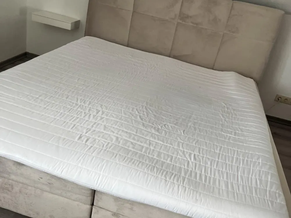 Wohnung ( Dachgeschoss) ab sofort