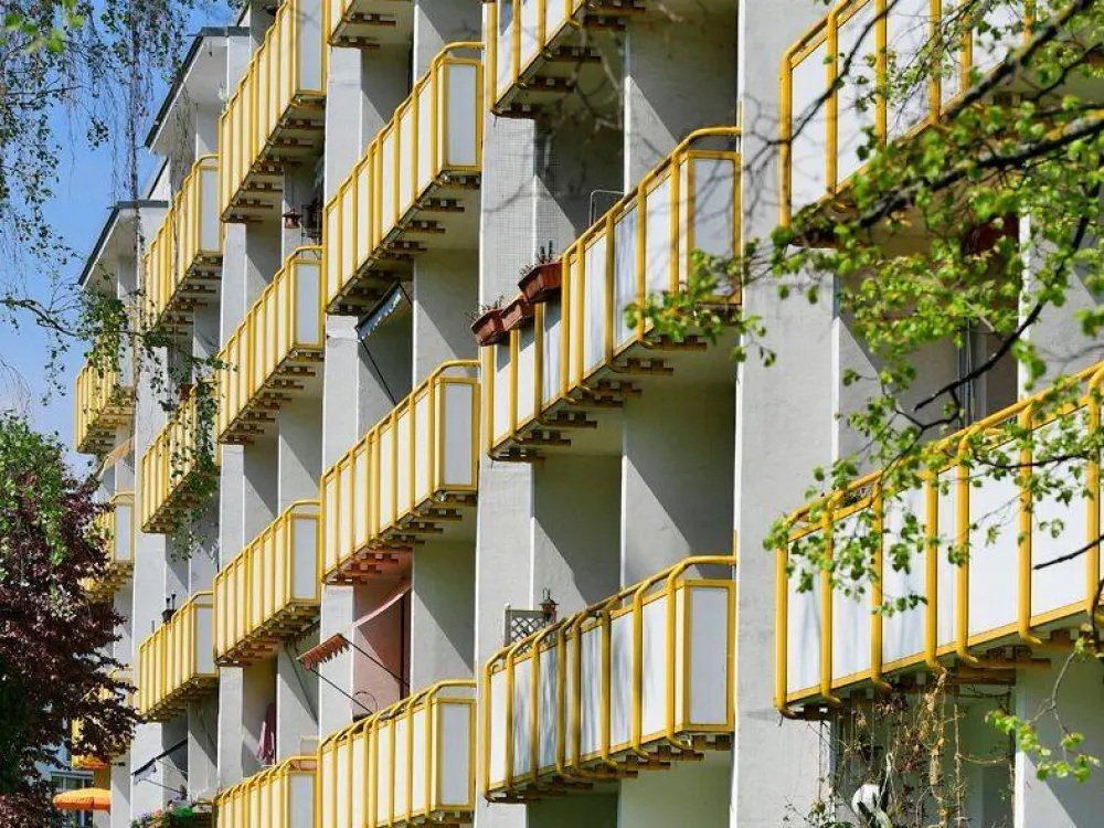 Renovated 2-Room Apartment with Balcony in a Quiet Location