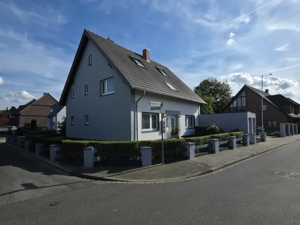 Elegante Dachgeschosswohnung im Herzen von Kaarst