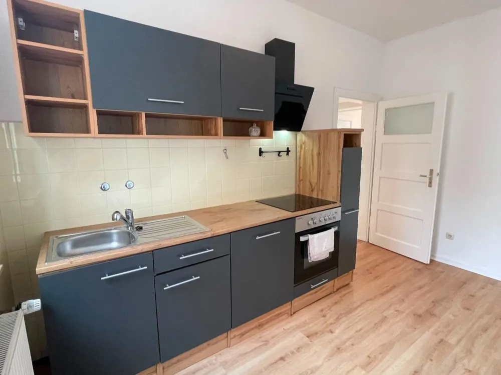 Helle 2-Zimmer-Wohnung mit Einbauküche und Tageslichtbad in Hannover- Oststadt, Kronenstraße!