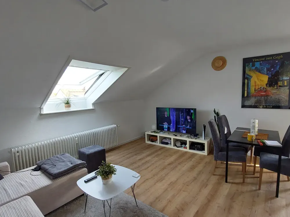 Furnished Room (19 sqm) in 2-Person Shared Apartment / 75 sqm with Separate Living-Dining Room, Kitchen, Balcony, Bathroom