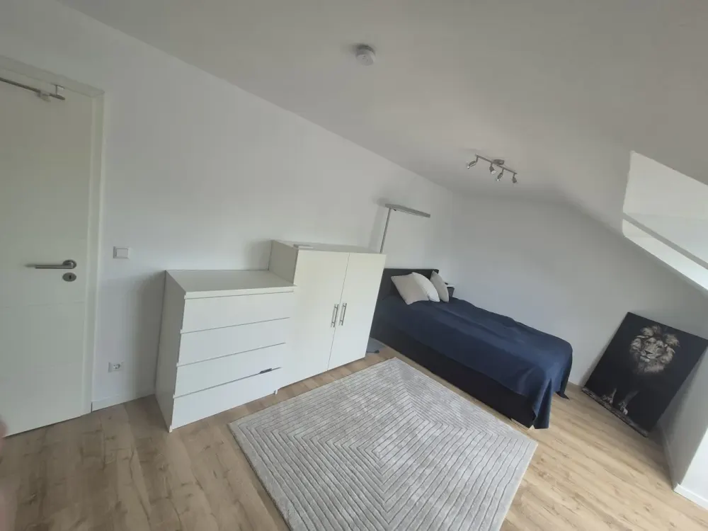 Furnished Room (19 sqm) in 2-Person Shared Apartment / 75 sqm with Separate Living-Dining Room, Kitchen, Balcony, Bathroom
