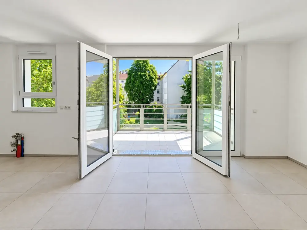 Beautiful & sunny 4-Room Apartment