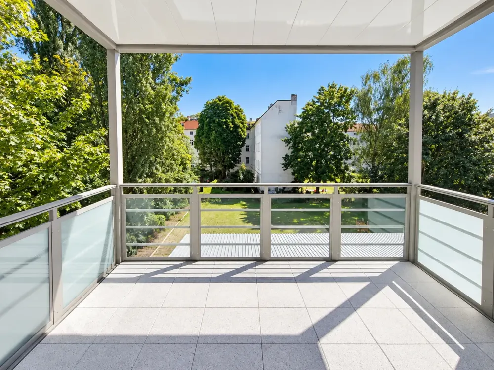 Beautiful & sunny 4-Room Apartment