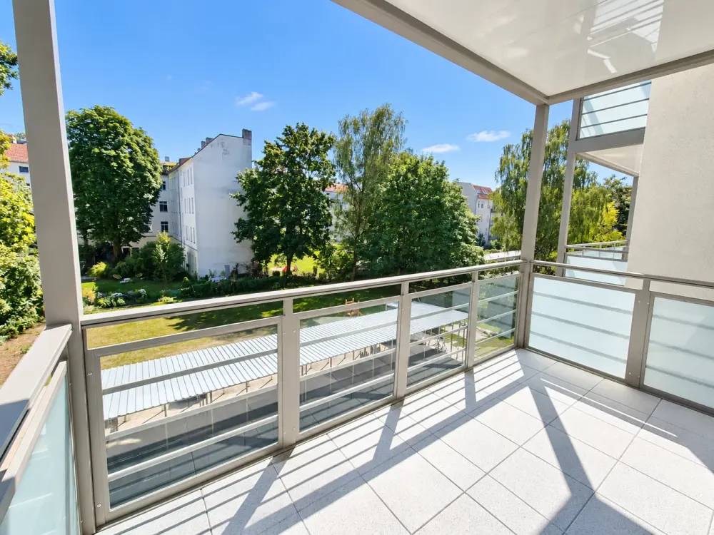 Beautiful & sunny 4-Room Apartment