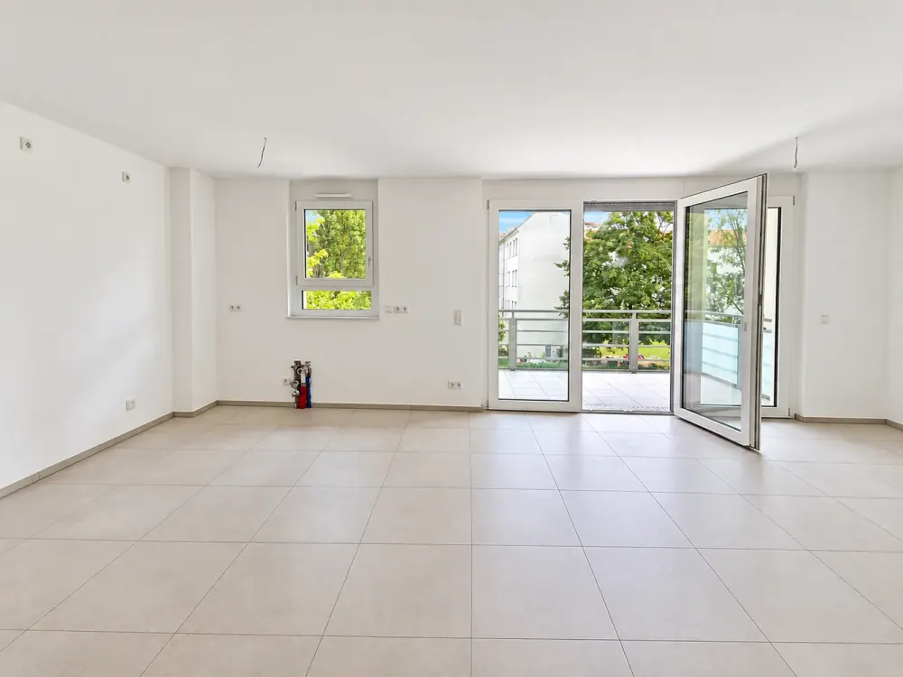 Beautiful & sunny 4-Room Apartment