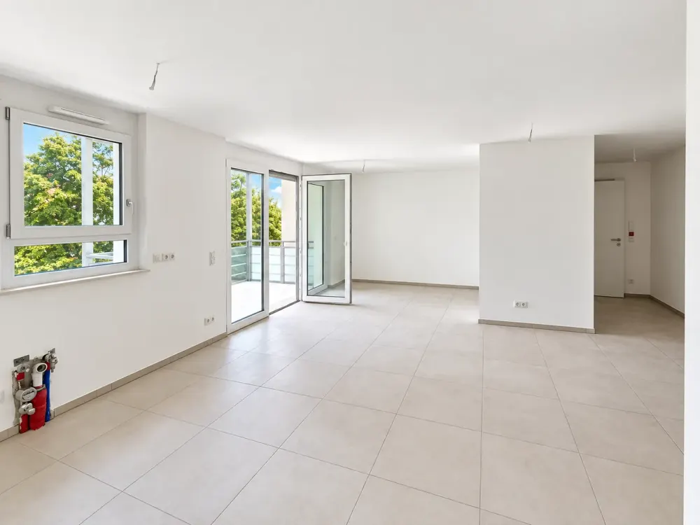Beautiful & sunny 4-Room Apartment