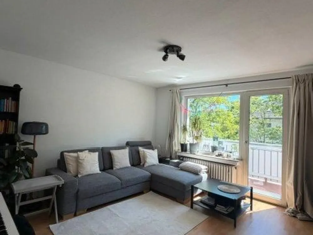 Ruhige sonnige 2,5 Zimmer Whg. in Oberkassel mit Balkon