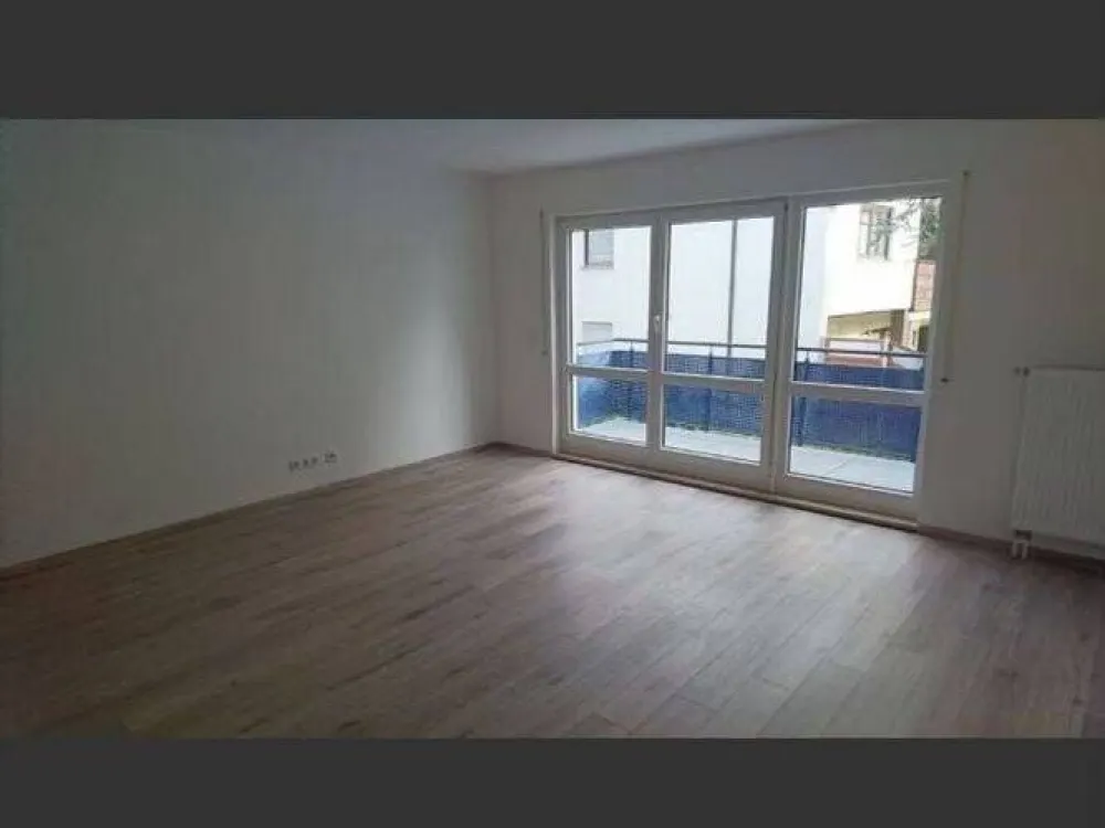 Ruhige 3-Zimmer-Wohnung mit Balkon, Einbauküche, Aufzug & TG-Stellplatz in Nürnberg-Laufamholz