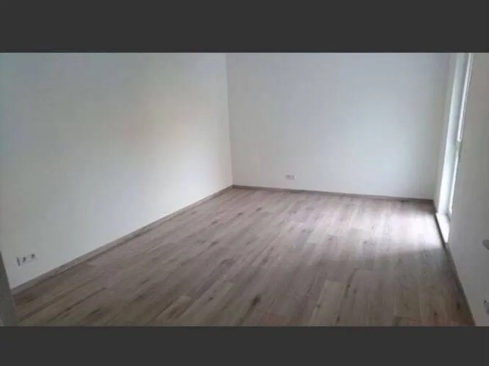 Ruhige 3-Zimmer-Wohnung mit Balkon, Einbauküche, Aufzug & TG-Stellplatz in Nürnberg-Laufamholz