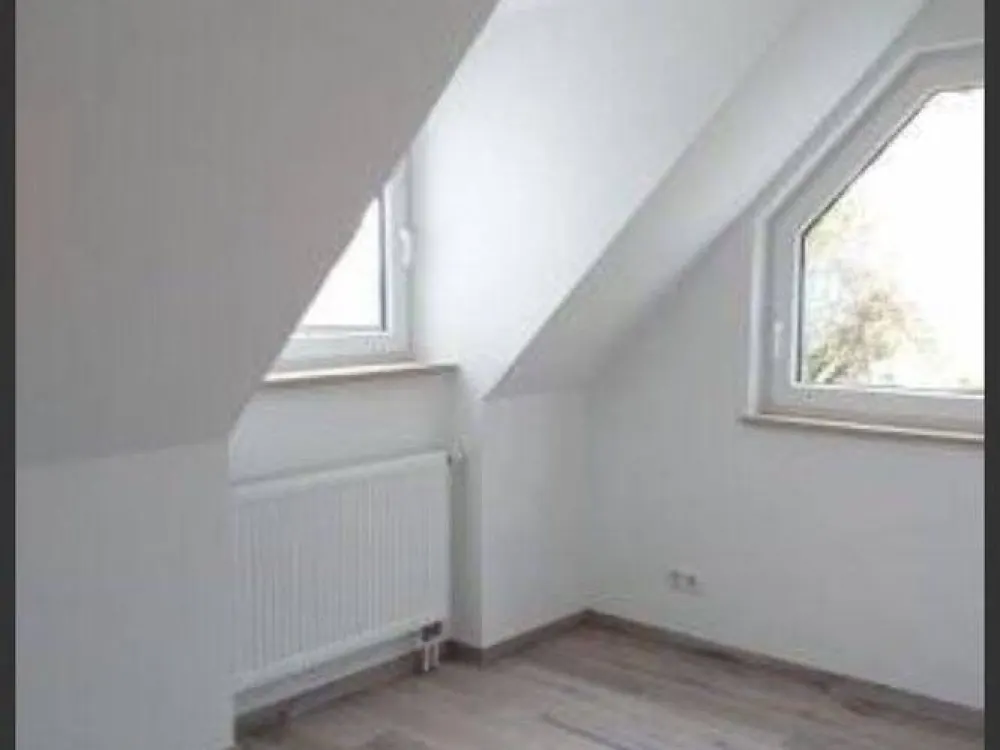 Ruhige 3-Zimmer-Wohnung mit Balkon, Einbauküche, Aufzug & TG-Stellplatz in Nürnberg-Laufamholz