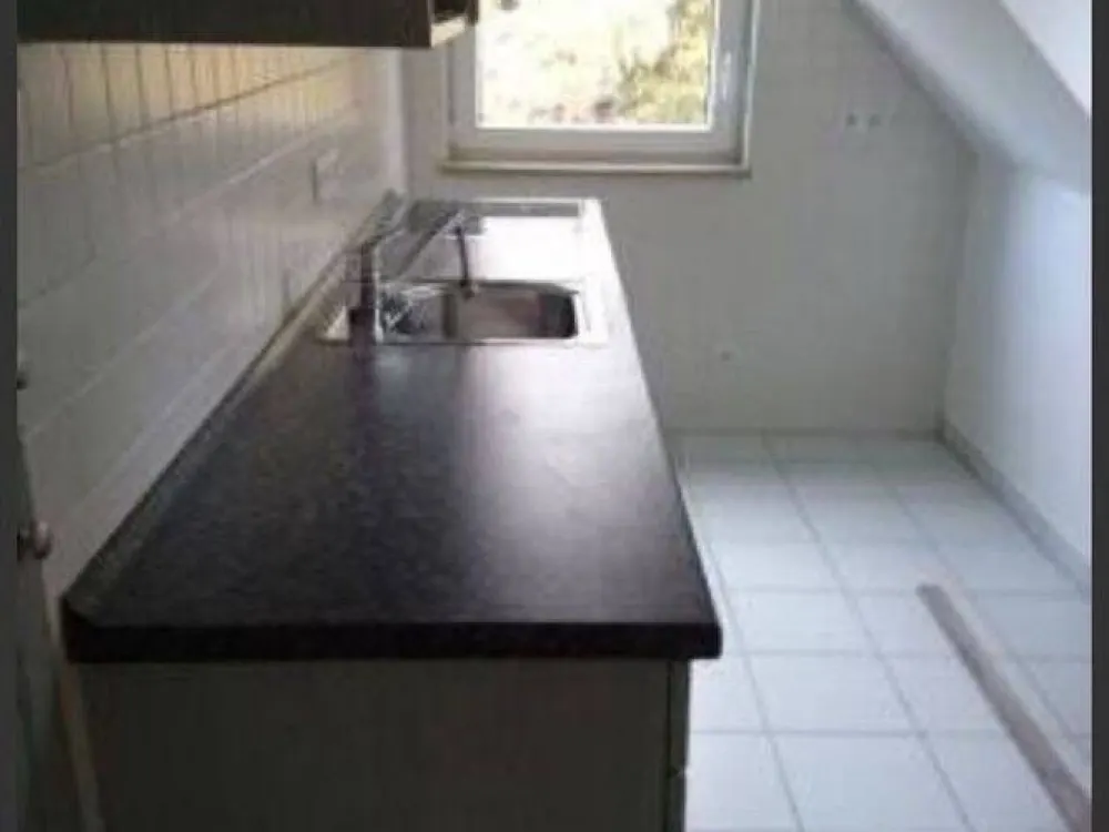 Ruhige 3-Zimmer-Wohnung mit Balkon, Einbauküche, Aufzug & TG-Stellplatz in Nürnberg-Laufamholz