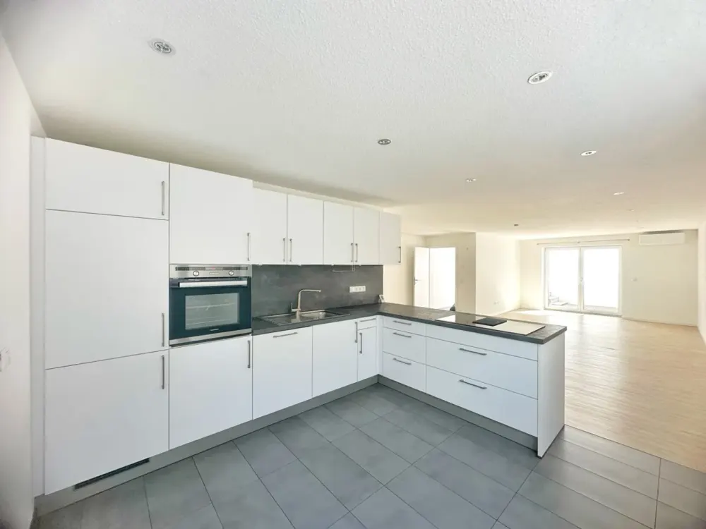 Moderne Souterrainwohnung in Ötigheim: Fußbodenheizung, Klima, LED-Spots & separater Eingang