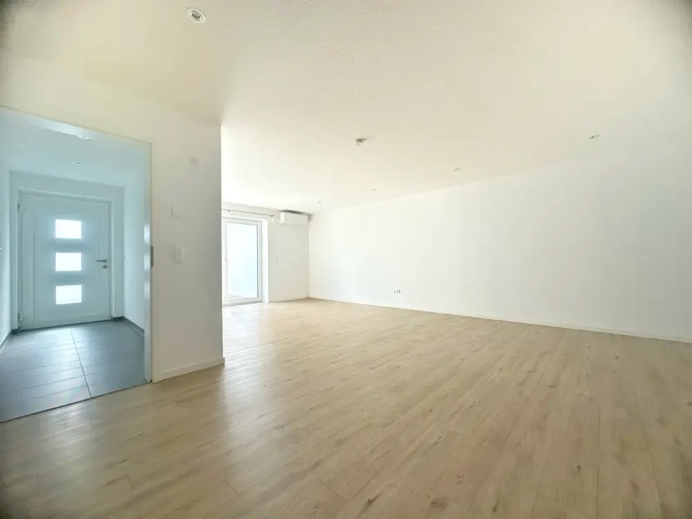 Moderne Souterrainwohnung in Ötigheim: Fußbodenheizung, Klima, LED-Spots & separater Eingang