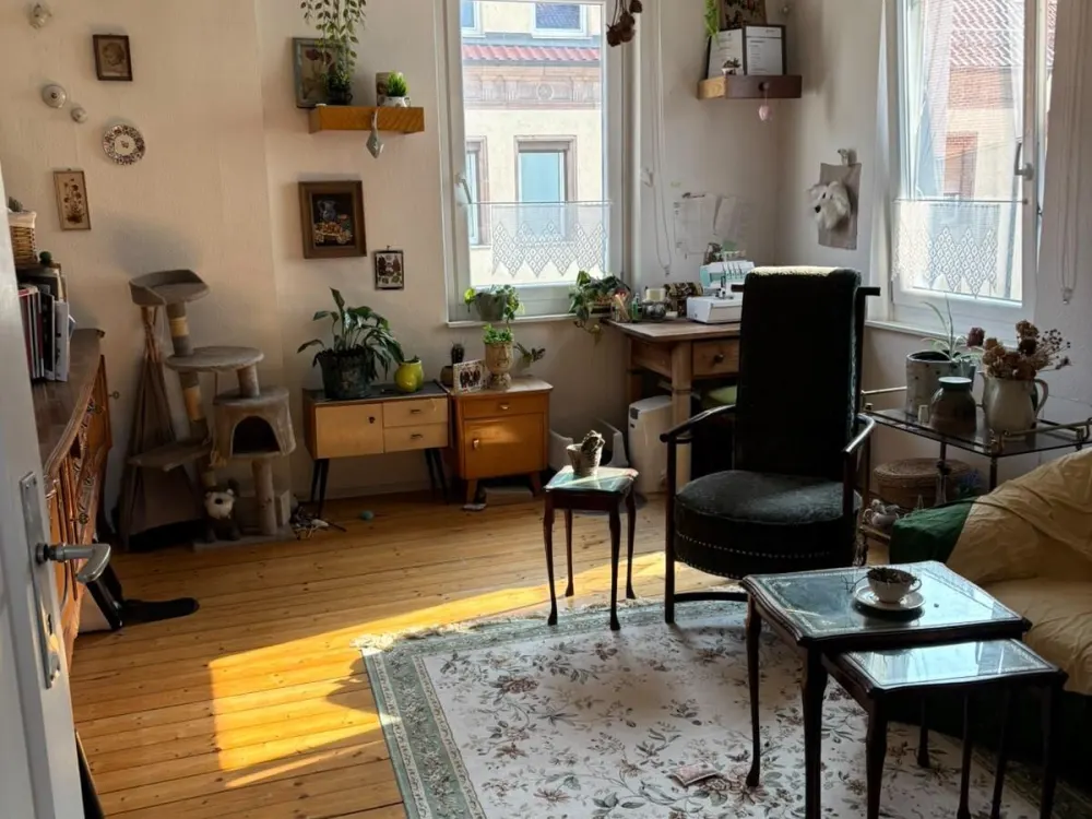 Helle 2 Zimmer Whg mit Altbau Charme