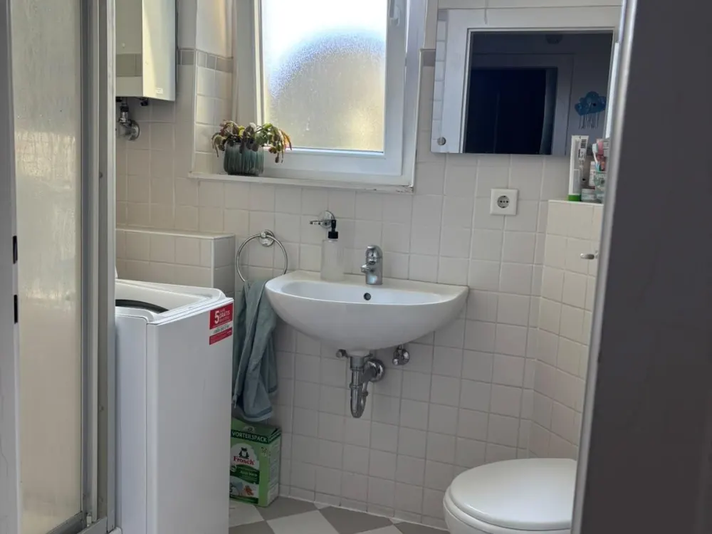 Helle 2 Zimmer Whg mit Altbau Charme