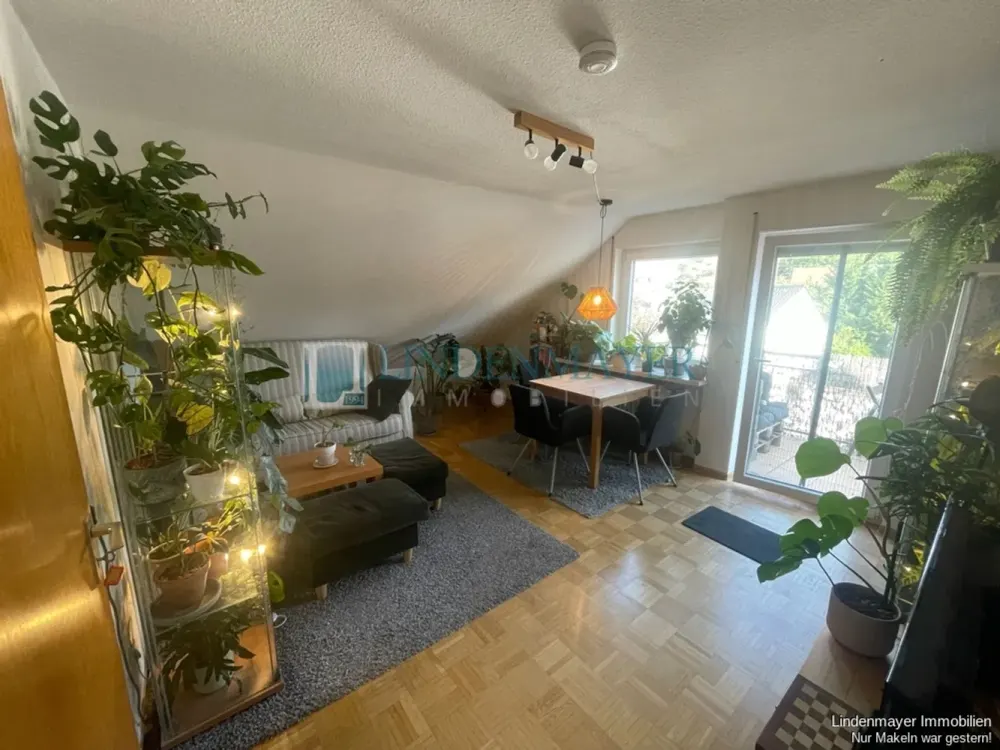 Gemütliche 2,5 Zimmer-Wohnung (DG) in 70771 Leinfelden! Toller Balkon!
