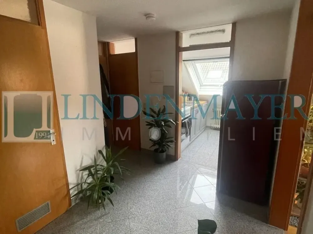 Gemütliche 2,5 Zimmer-Wohnung (DG) in 70771 Leinfelden! Toller Balkon!
