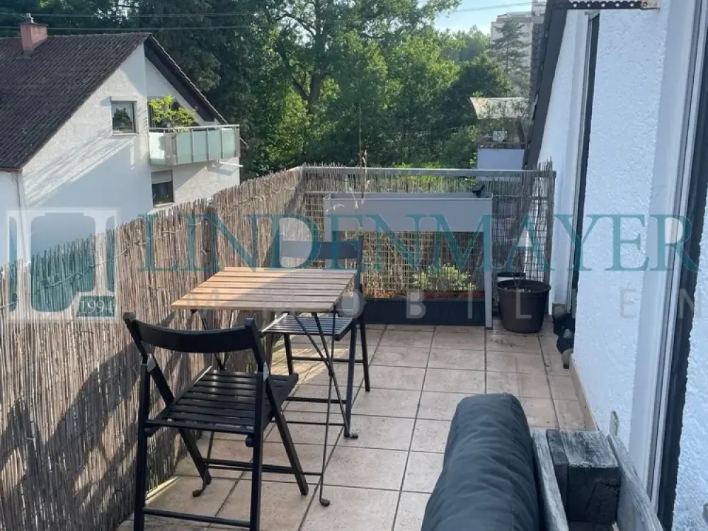 Gemütliche 2,5 Zimmer-Wohnung (DG) in 70771 Leinfelden! Toller Balkon!