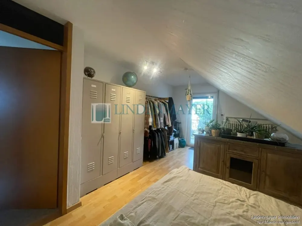 Gemütliche 2,5 Zimmer-Wohnung (DG) in 70771 Leinfelden! Toller Balkon!