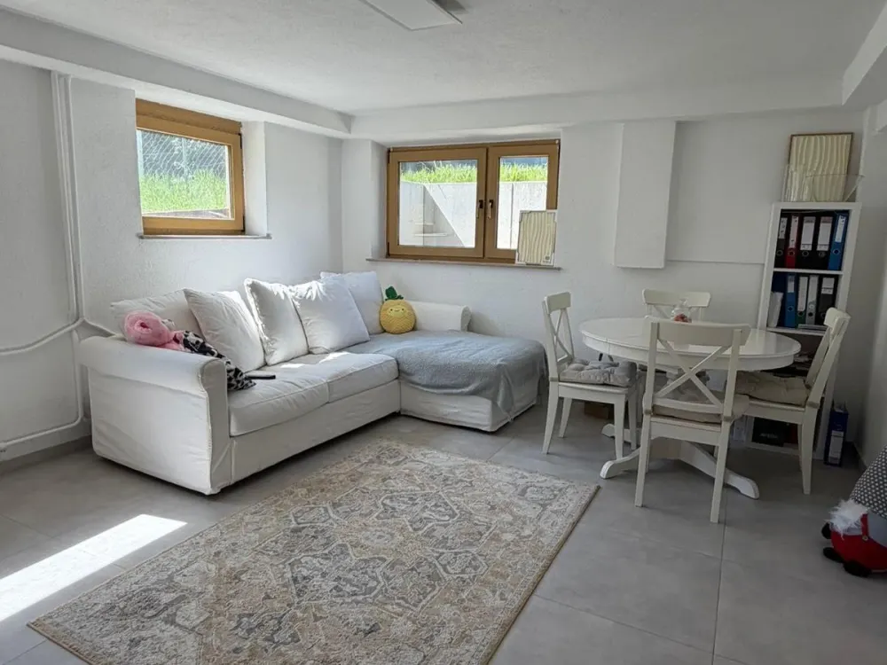 Schöne 2 Zimmer Souterrain Wohnung in Steinenbronn