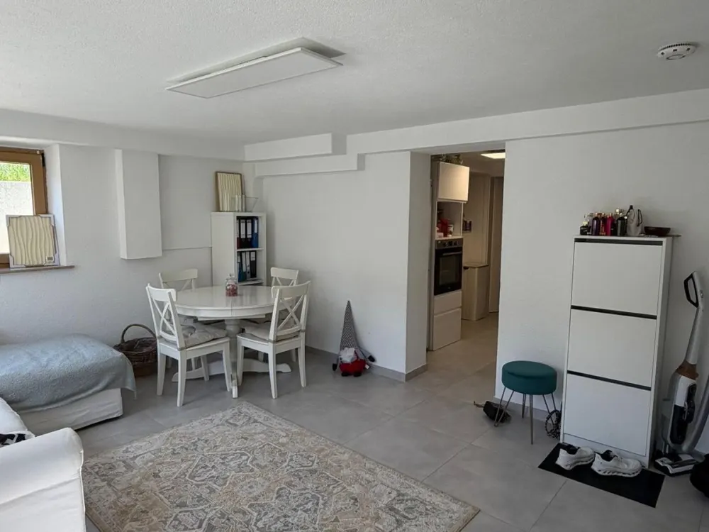 Schöne 2 Zimmer Souterrain Wohnung in Steinenbronn
