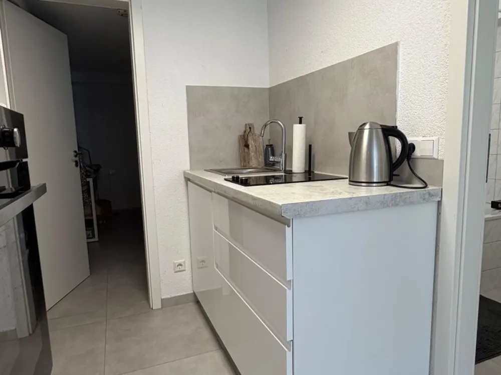 Schöne 2 Zimmer Souterrain Wohnung in Steinenbronn