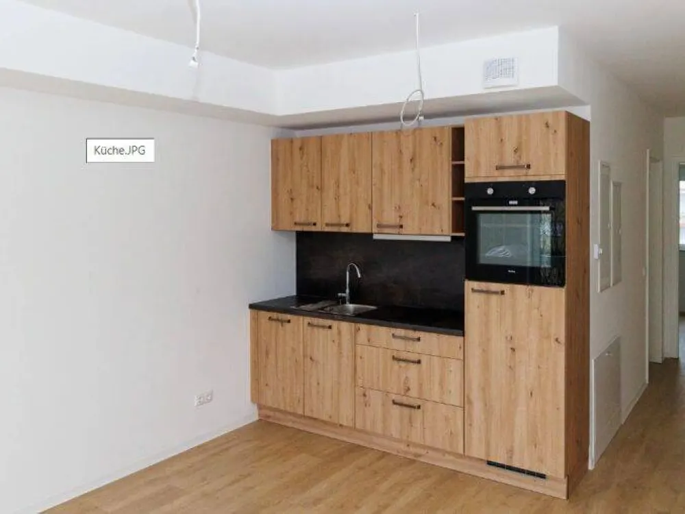 Moderne 2-Zimmer-Wohnung mit Balkon, Einbauküche, Fußbodenheizung und Stellplatz, direkt an der U1 Maximilianstraße